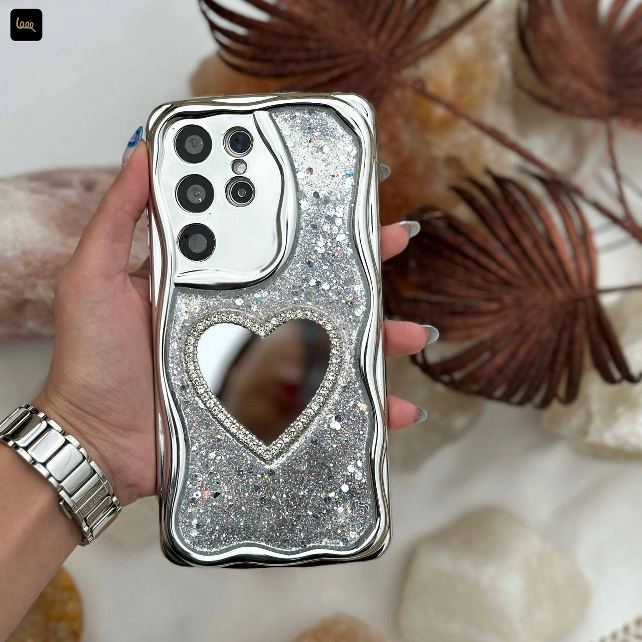 قاب گوشی سامسونگ قلبی گلیتری آینهای با فریم کروم موجدار روی گوشی قاب گوشی سامسونگ قلبی گلیتری آینهای با فریم کروم موجدار روی گوشی