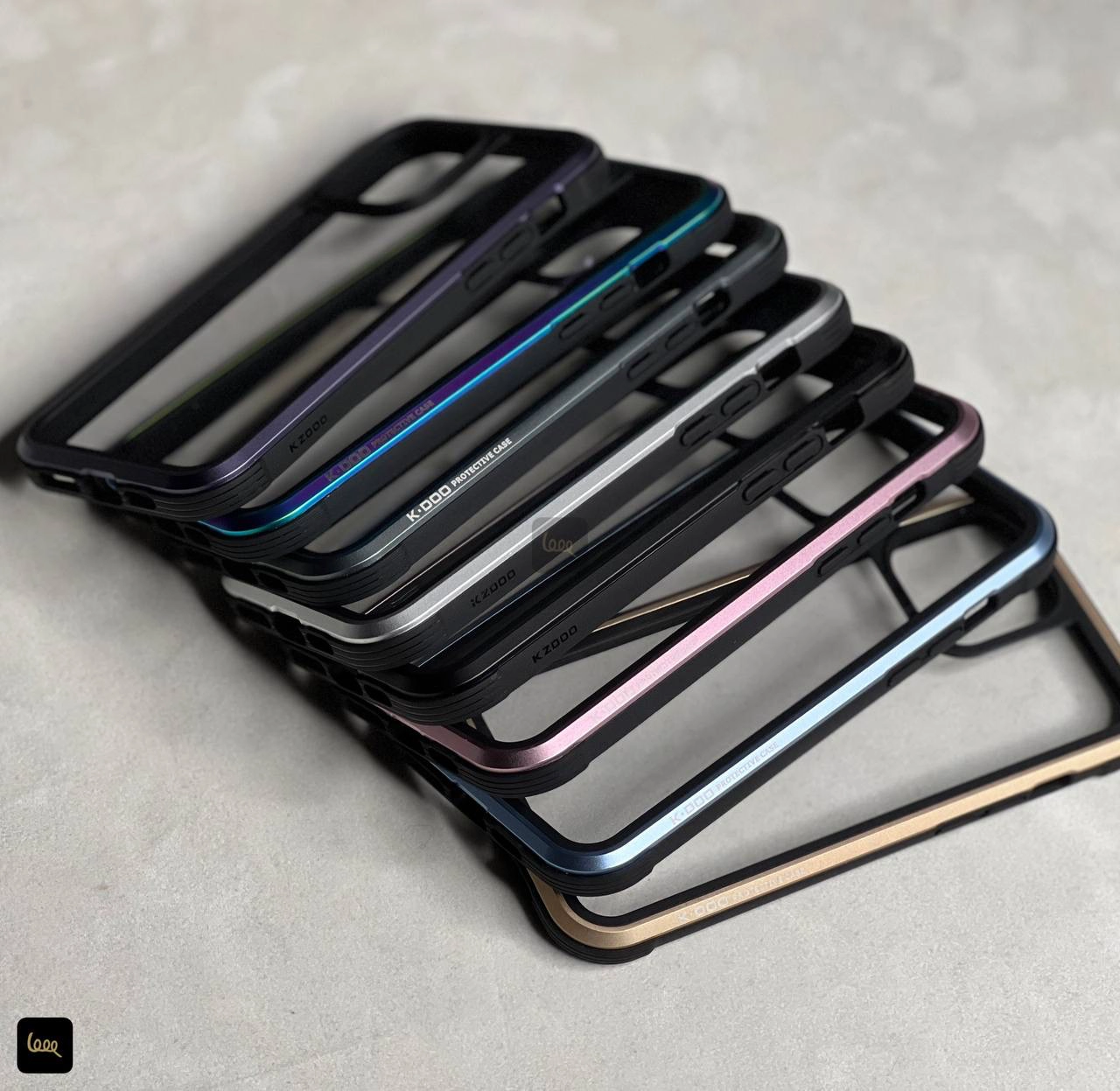 قاب محافظ آیفون K.DOO Ares با بامپر آلومینیومی و پشت شفاف روی آیفون قاب محافظ آیفون K.DOO Ares با بامپر آلومینیومی و پشت شفاف روی آیفون