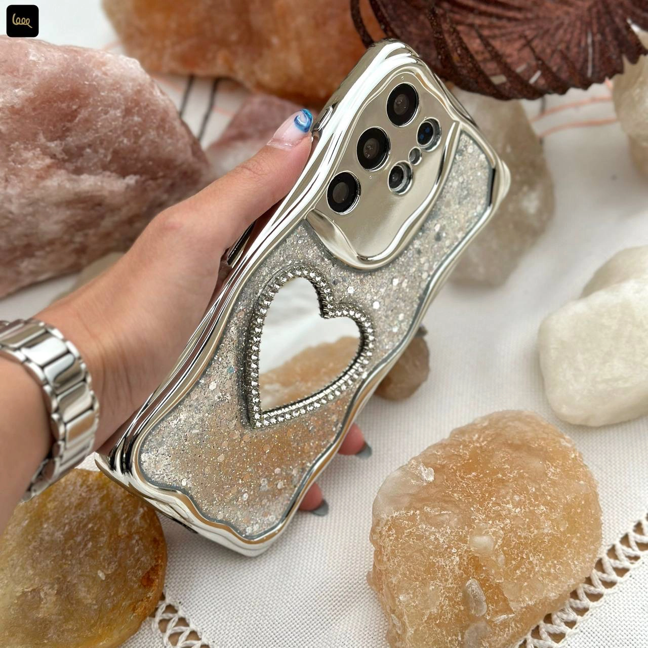 قاب گوشی سامسونگ قلبی گلیتری آینهای با فریم کروم موجدار روی گوشی قاب گوشی سامسونگ قلبی گلیتری آینهای با فریم کروم موجدار روی گوشی